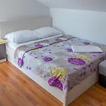 Apartment Gorgeous In With House Sea View *