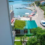 Beautiful In With Wifi Apartment Sreser