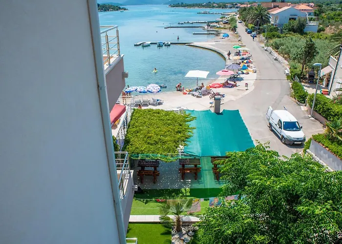 Gorgeous In With House Sea View דירה סרסר